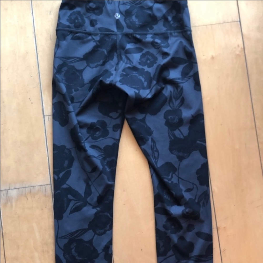 EUC Lululemon cropped pants